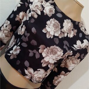 Say What? Crop top floral print shirt, size Medium
